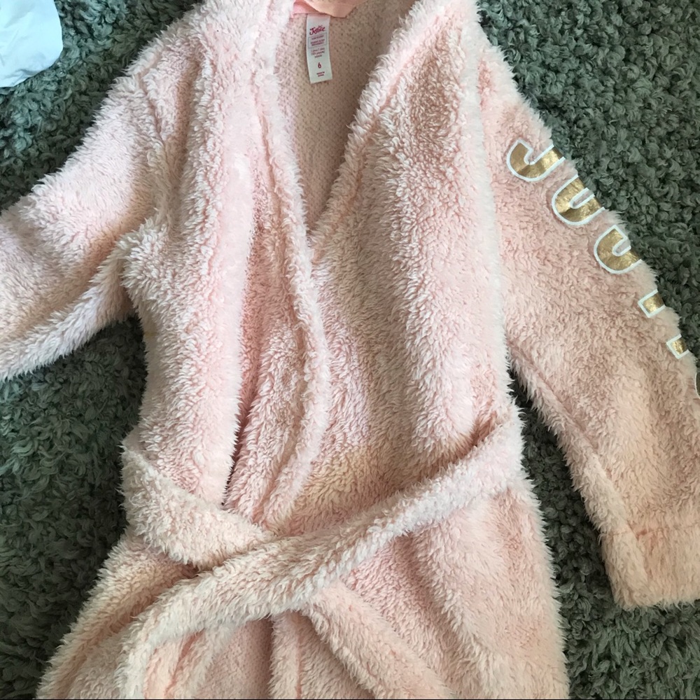 Girls pink furry robe